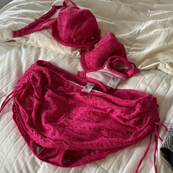 Freya swimwear EUC. see pic for size am measurement detail - Picture 10 of 13